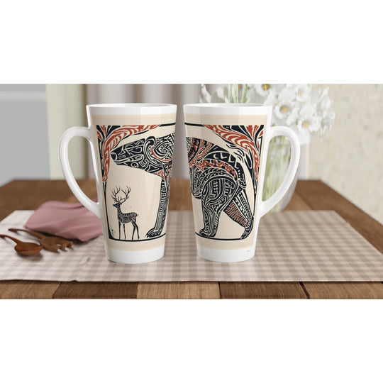 Tazas del Mundo | Arte Tribal de Groenlandia, dos tazas altas con diseño tribal artístico sobre mesa de madera