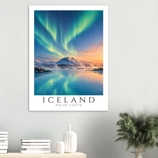 Iceland Polar Lights | Lámina vintage de Islandia en pared minimalista con decoración contemporánea y estética escandinava serena.