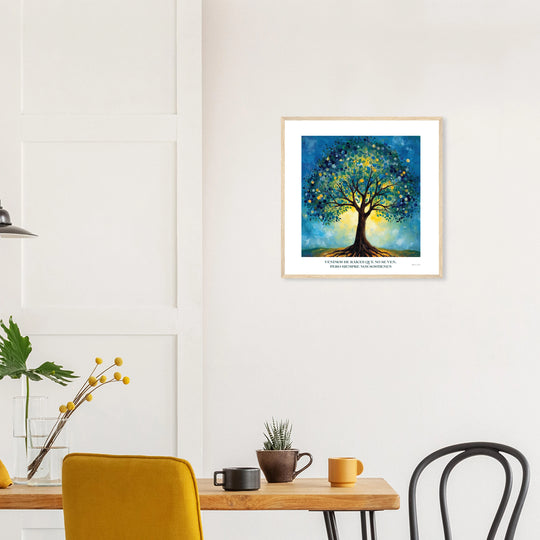 Lámina del Árbol de la Vida con diseño espiritual y raíces ancestrales, tamaño 50x50 cm  en  un comedor  tonos amarillos con marco de madera natural