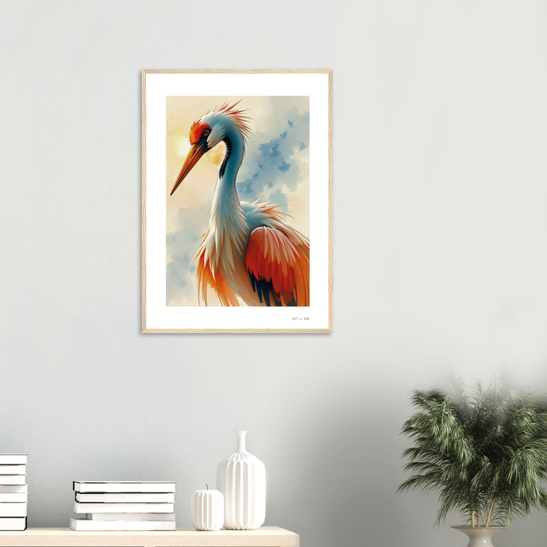 Lámina artística de una grulla japonesa con plumas rojas, naranjas y blancas bajo un cielo azul suave. Arte minimalista estilo oriental, ideal para aportar elegancia y energía positiva según el Feng Shui. Marco madera  natural Tamaño 50x70 cm