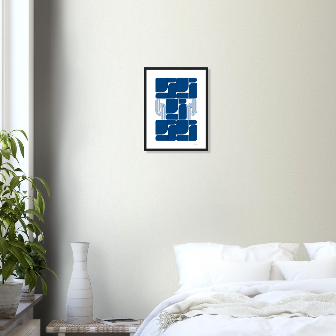 Arte geométrico Bauhaus en azul sobre fondo blanco, bloques curvos y líneas paralelas, impresión para interior contemporáneo