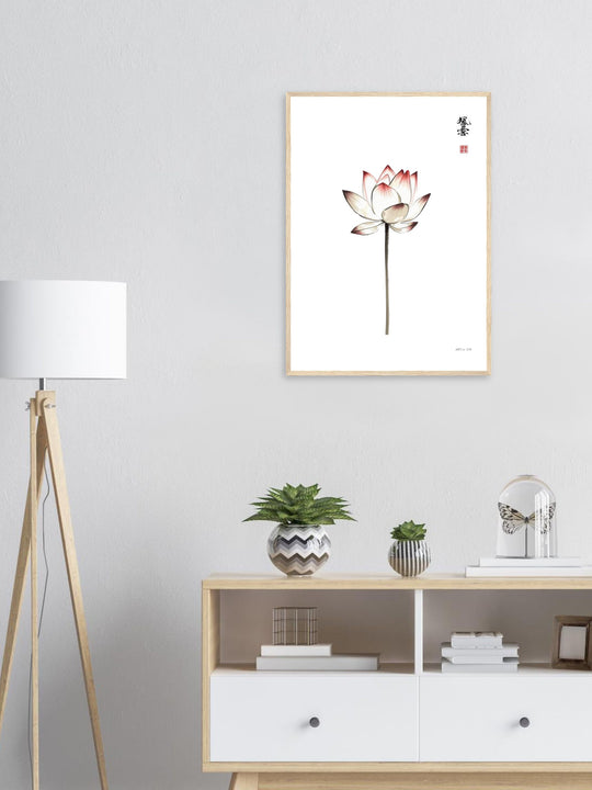 Lámina decorativa Loto minimalista ilustración vertical estilo Sumi-e de una flor de loto blanco fondo blanco diseño para decoración Zen y espacios Feng 