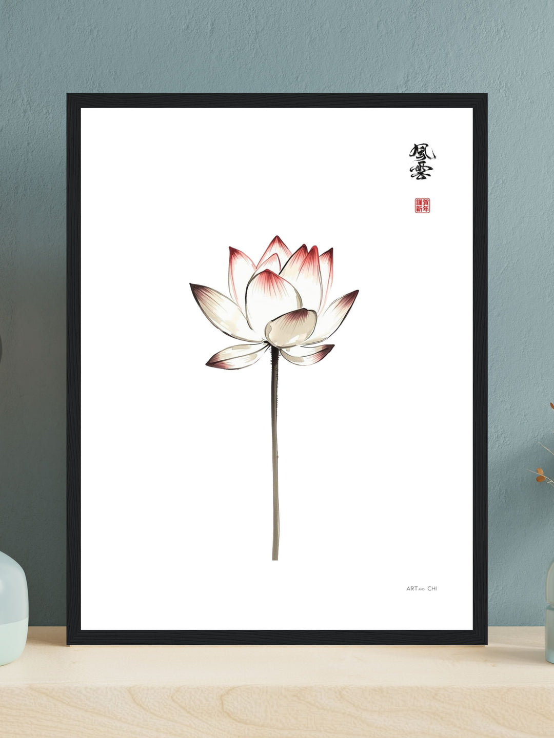 Lámina decorativa Loto minimalista ilustración vertical estilo Sumi-e de una flor de loto blanco fondo blanco diseño para decoración Zen y espacios Feng Shui
